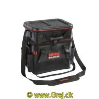 4005652806792 - Shirasu 2-i-1 Carry-All taske - Farve:Sort - 001 1937 006<br>Very suitable for both boat and bank anglers. It consists of the basic bag as well as the removable top bag with carrying handle and hard cover. There are 3 rod holders on the basic bag as well as a holder for pliers (plier not included in scope of supply). The top bag can be equipped to fit 2 containers or 2 Shirasu System boxes perfectly.