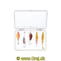 4005652829388 - Trout Attack, sortiment at endegrej - Farve:Mix 4 - 001 6078 400<br>Our trout baits in the practical accessory box with Euro hanger. As with the Trout Collectors, there are also four different mixes to ensure the angler has the most effective colours at hand for every situation on the water. Contents: 1 Catcher Spoon 2g, 1 Trout Crank hardbait 3cm/2g, 1 Colonel Spinner with single hook, 3g, 1 Trout Collector 5cm with garlic flavour, ready mounted on hook (size 8) with 0.45g tungsten head, 1 Trout Collector Pinball 5cm with garlic flavour ready mounted on hook (size 8) with 0.73g tungsten head.