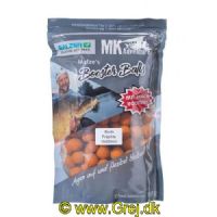 4005652846903 - MK Booster Balls Boilies mix 15/20mm - Vægt:1000g. - Farve:Orange - Smag/duft:Ripe Fruits - 001 8598 010<br>Matze‘s latest idea: He combines 15 and 20mm boilies in a resealable bag! Especially in spring it is extremely dependent on the weather conditions which bait size the carp prefer. If it‘s still relatively cold, the 15mm boilies are usually the right choice, but if it gets warmer, the fish prefer larger baits. By mixing 15 and 20mm you are super flexible. Another big plus is the extra soft consistency of the boilies. On the one hand, they give off more aromas and, on the other hand, suspicious fishes suck them in much more easily than hard boilies. Supplied in resealable stand-up pouches. Boilie size: 15+20 fletline, content: 1000g.