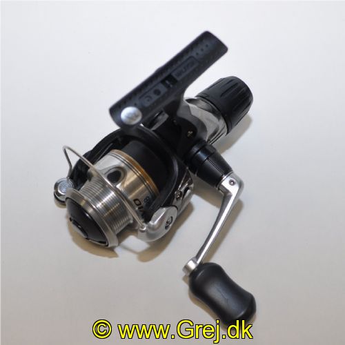 022255097901 - Shimano Alivio 1000 RB<BR><LI>XT7 hjulhus</LI><LI>Varispeed</LI><LI>Super stopper II</LI><LI>Dyna Balance</LI><LI>Biogrip</LI><LI>Gear Ratio 5.2:1</LI><LI>Vægt 210 gram</LI><LI>Kugleleje 1</LI><LI>Rulleleje 1</LI><LI>Linekapasitet 0.18/170 - 0.20/140 - 0.25/90 - 0.30/60</LI>