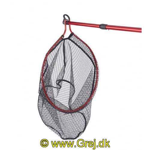 4005652806365 - Shirasu Shot Net, fjederpåvirket teleskop - Længde:135cm. - Farve:Rød - 001 8220 100<br>The ideal landing net for all mobile anglers. The landing net can be controlled with one hand during play. During fishing it is fastened with the help of the belt-clip folded onto the belt. Take the landing net out of the belt during play; the top is folded out by means of a simple movement of the hand. You push a button and the landing net slides out to its full length automatically by means of a spring mechanism. With a rubberised net!