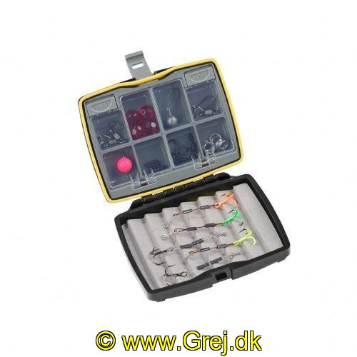 4005652851990 - Shirasu Tackle Combi box - Farve:Sort - 001 8346 002<br>On one side, smaller tackle such as swivels, snap rings and so on. can be stowed in the compartments, while small hardbaits, micro jigheads and spoons can be attached to the foam on the other side. The lid pops open at the touch of a button (Easy Open System)