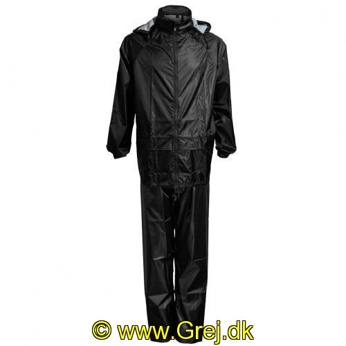 5706219185174 - Outdoor/Regntøj-Sæt i POSE<BR> Str.XL Farve Sort<BR><BR>Findes også i andre størelser: fra XS til 5XL<BR><BR>
210T polyester taffeta / PU coated<BR>
Vandsøjle: mm H2O: > 5.000 mm<BR>
JAKKE<BR>Lynlås med indvendig vindfang<BR>2 lommer<BR>Skjult hætte med snøretræk<BR>Elastik i ærmer<BR>Snøretræk i nedre kant<BR>
Bukser<BR>Lommeindgang<BR>Elastik i talje<BR>Trykknapper i ben<BR>