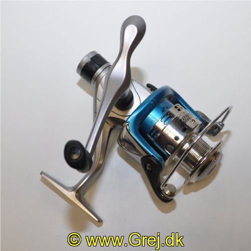 5707549212769 - Viva Mimas TR4000R - Grafite body/spool + ekstra spool - 0,30 mm/200 m<BR><LI>1 ball bearing</LI><LI>Gear ratio 5.5:1</LI><LI>S-stroke system</LI><LI>Long casting spool</LI><LI>Anti-twist system</LI><LI>Balanced rotor system</LI><LI>0.30/200 - 0.35/160 - 0.40/120</LI>