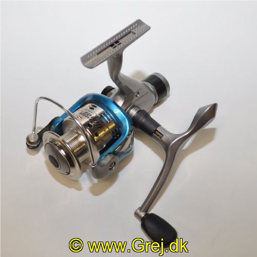 5707549212769 - Viva Mimas TR4000R - Grafite body/spool + ekstra spool - 0,30 mm/200 m<BR><LI>1 ball bearing</LI><LI>Gear ratio 5.5:1</LI><LI>S-stroke system</LI><LI>Long casting spool</LI><LI>Anti-twist system</LI><LI>Balanced rotor system</LI><LI>0.30/200 - 0.35/160 - 0.40/120</LI>